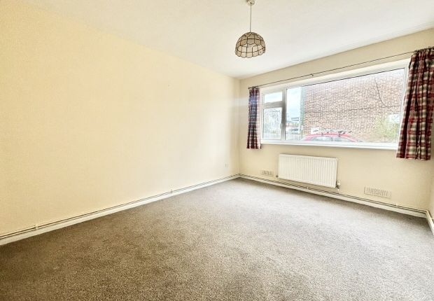 Maisonette to rent in College Road, Southwater, Horsham