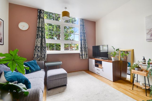 Flat for sale in Camberwell Grove, London
