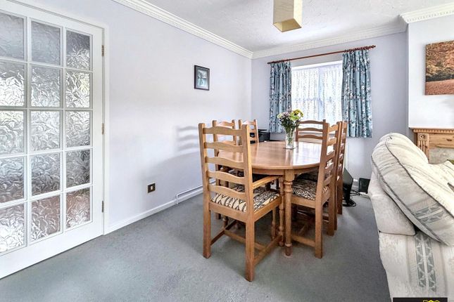 17, Miles Gardens, Weymouth photo 4