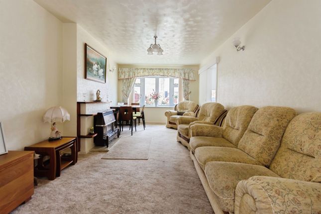 129, Pinewood Drive, BIRMINGHAM photo 2