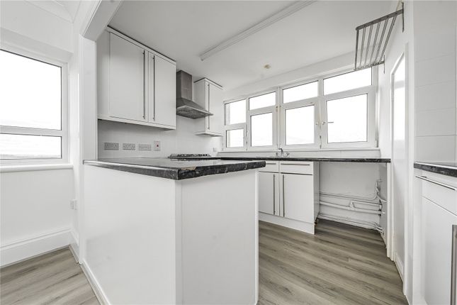 28, Oatlands Court, London photo 2