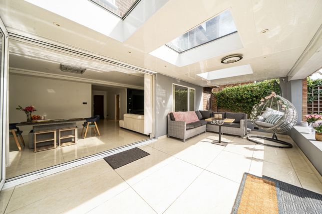 67, Ashbourne Road, London photo 4