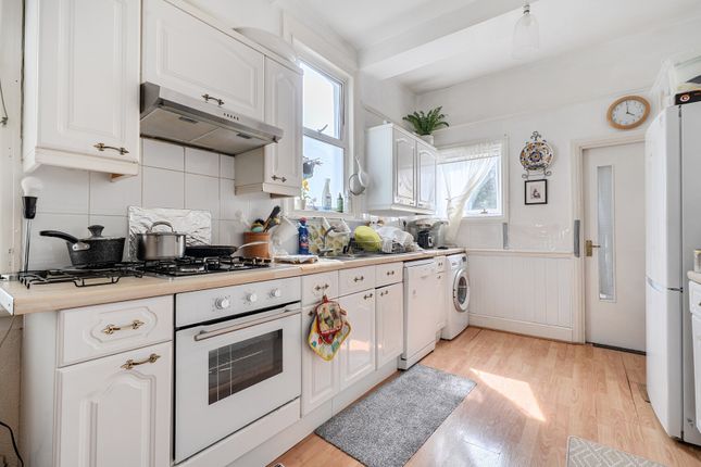 26, Pollards Hill East, London photo 3