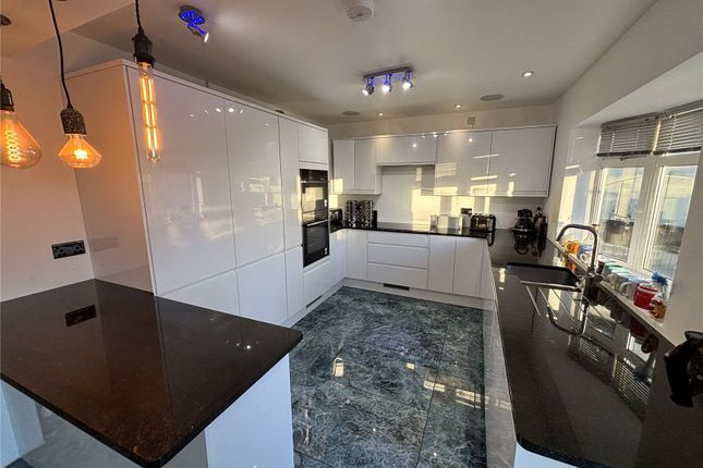 4, Greenside Lane, Cullingworth photo 4