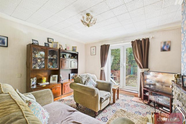 2, Gildercliffe, Scarborough photo 3