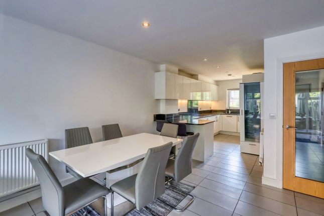 12, Venics Way, Buckinghamshire photo 3