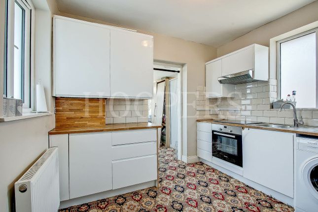 65a, Vincent Gardens, London photo 4