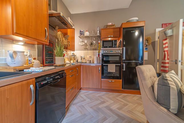 30 Sarno Square, Abergavenny photo 2