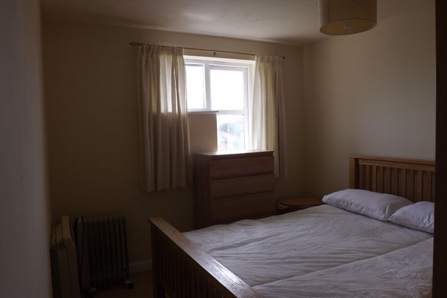 Flat G, 3 Windsock Close, London photo 5