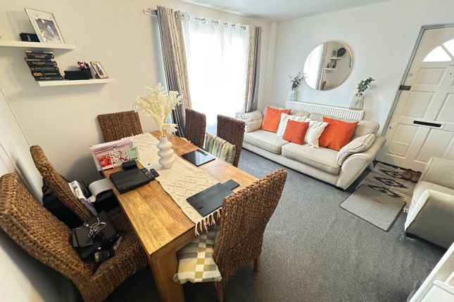 51, Catesby Green, Luton photo 2