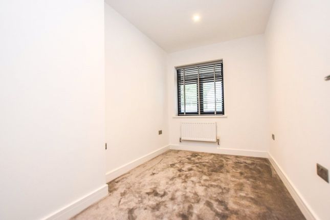 Flat to rent in Banstead Road, Purley