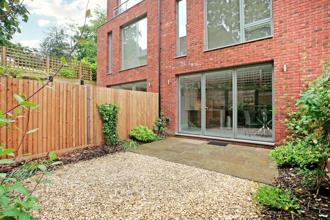 3-bed other on 2 Aissele Place, High Street, ESHER, £925,000