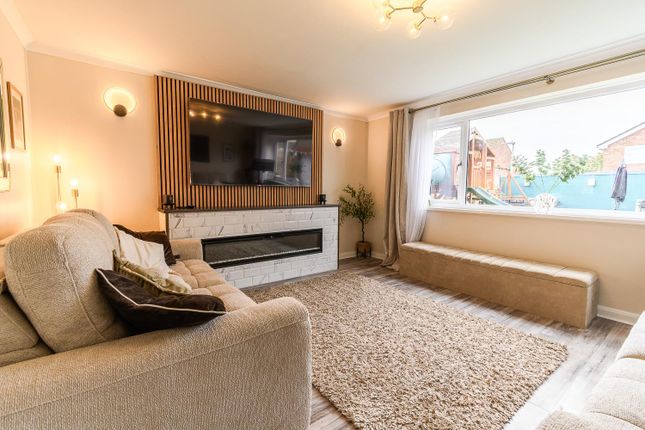 46, Smeaton Close, Barry photo 2