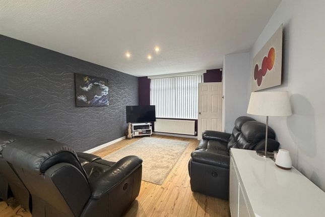 64, Williams Crescent, Chadderton photo 4