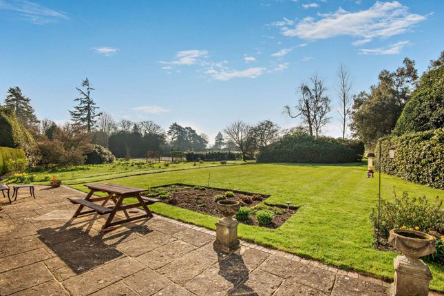 Monterey,, Pyle Hill, Surrey photo 2