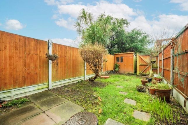 34, Aspen Close, Ealing photo 5