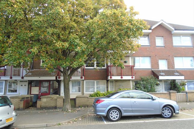 Flat to rent in Chiltern Heights, White Lion Road, Amersham