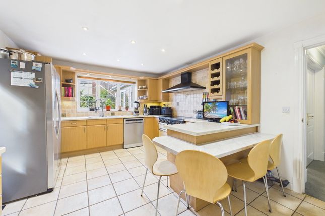 5, Thatcham Close, Calne photo 3