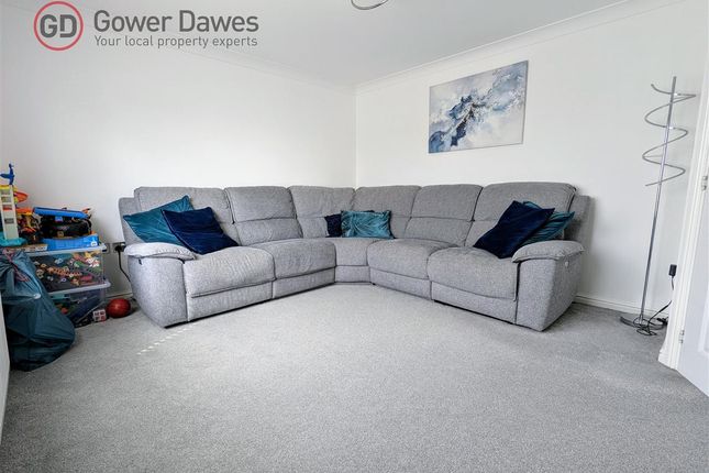 5, Sunliner Way, South Ockendon photo 2