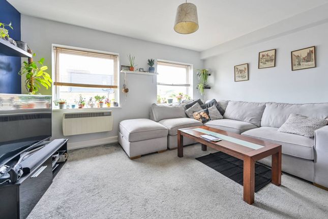Flat to rent in James House, Richmond Road, Kingston, Kingston Upon Thames