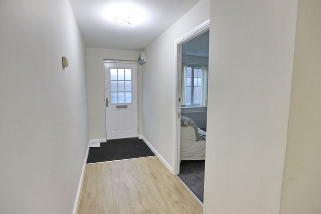 25 Saddlecote Close, Manchester photo 2