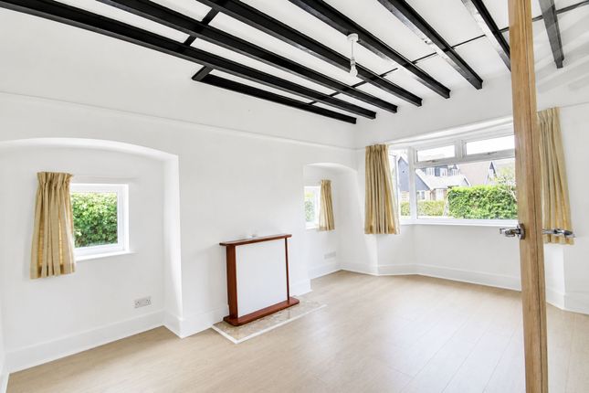 29 Knightscroft Avenue, Littlehampton photo 2