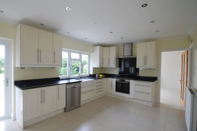 28, Holtspur Top Lane, Buckinghamshire photo 5