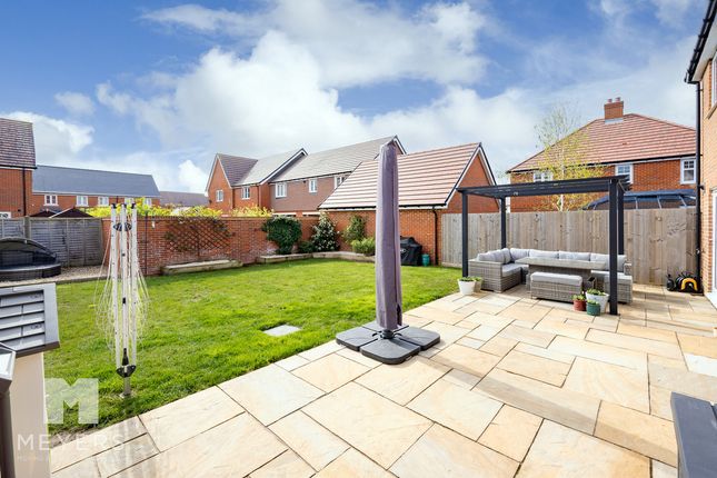 4, Rowan Gardens, Ringwood photo 3