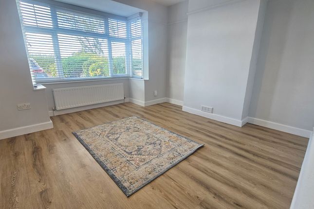 Hampermill Lane, Watford photo 5