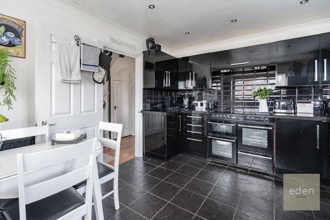 103 Blacklands, West Malling photo 4