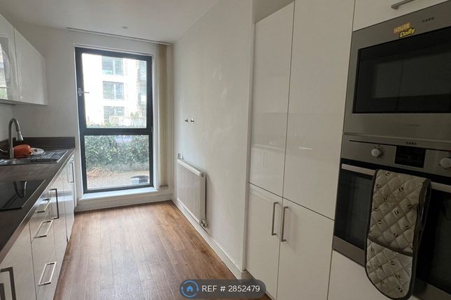Kingfisher Heights, London photo 5