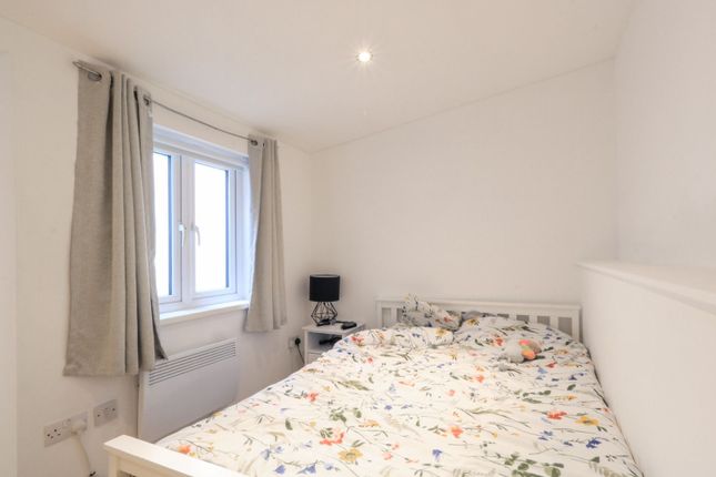 Flat for sale in Clapham Park Road, London