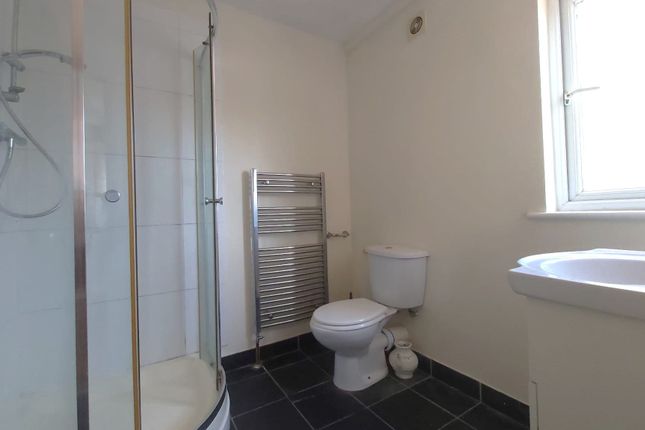 Flat 3, 10 Melrose Avenue, London photo 2