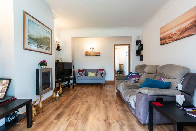 37 Charnwood Drive, Leicester photo 4