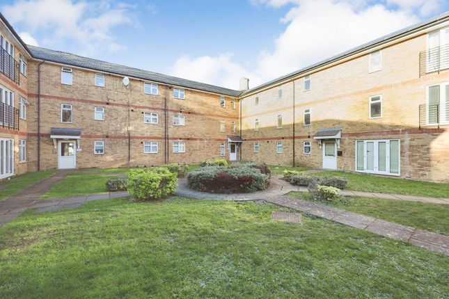 Thumbnail Flat for sale in Temple End, High Wycombe