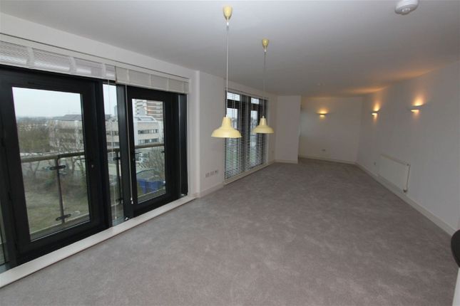 Flat to rent in Cliff Road, Plymouth