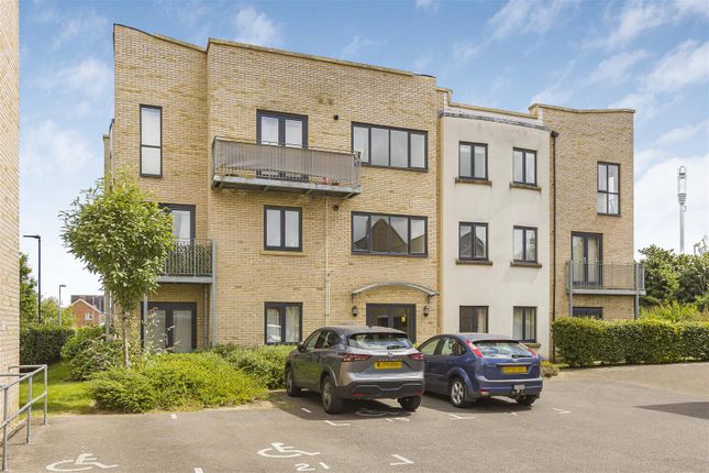 Thumbnail Flat for sale in Aster Way, Cambridge
