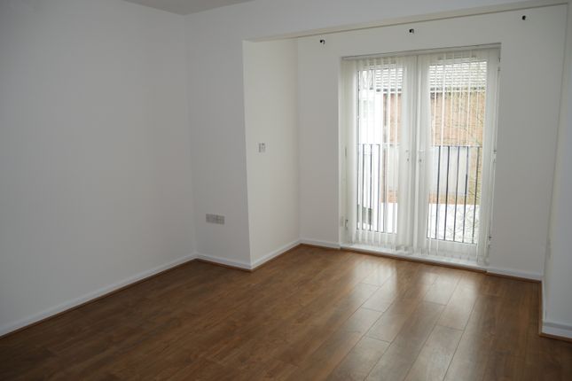 Apt 39 Newbridge Close, Newbridge Close, Radcliffe, Manchester photo 2