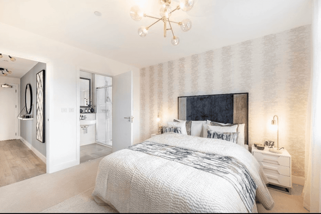 Flat to rent in Beck Square, London