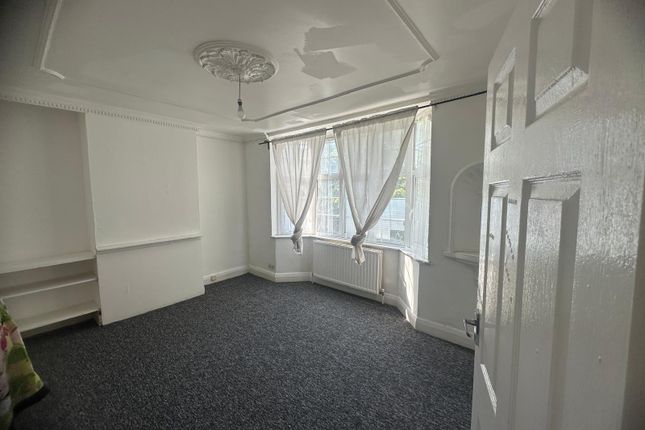 17, Faircross Mansions, Barking photo 2