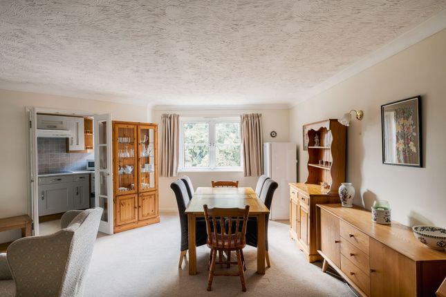 36 Hillcroft Court Chaldon Road, Caterham photo 4