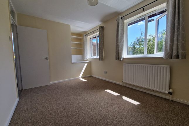 14, Jorose Way, Peterborough photo 4