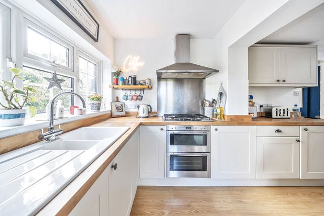 8, Upper Manor Road, Milford, Godalming photo 3