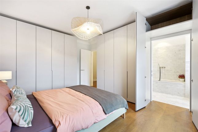 Flat to rent in Onslow Square, London