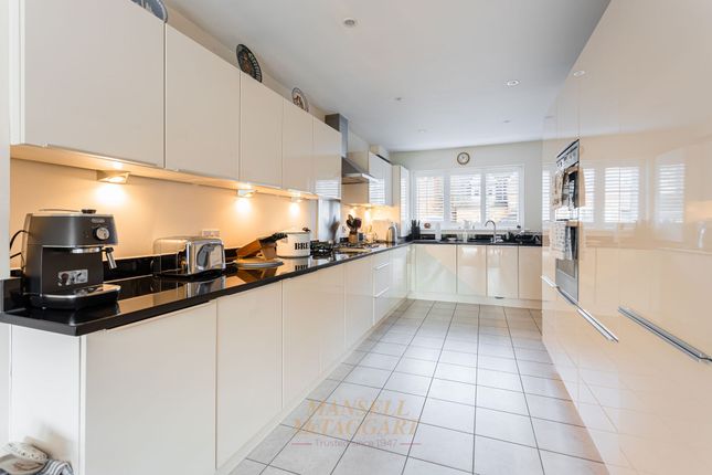 16 Birch Grove, East Grinstead photo 3