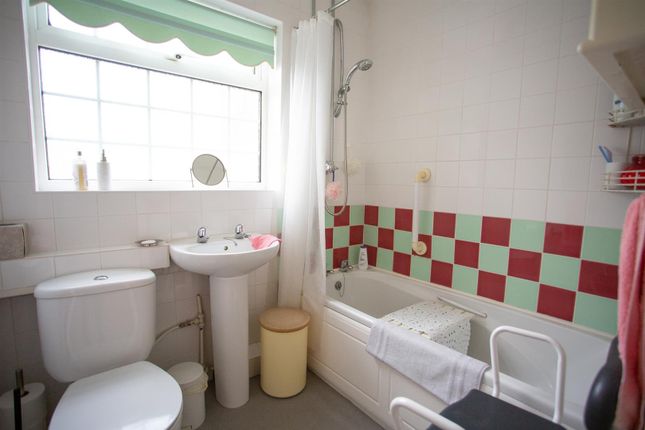 11, John Gunn Close, Chard photo 3