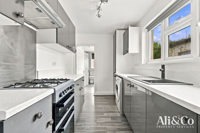 20 Whitehall Lane, Grays photo 2