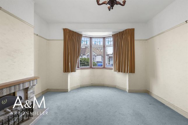 74, Clinton Crescent, Hainault photo 3