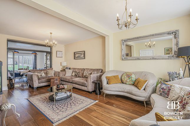 37 Manford Way, Chigwell photo 2