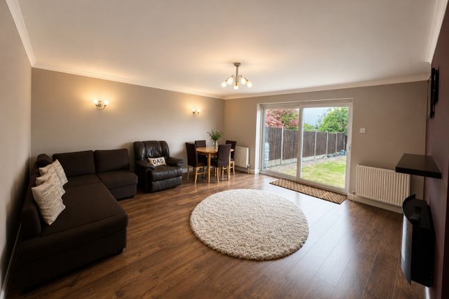 220 Point Clear Road, St. Osyth, Essex photo 2